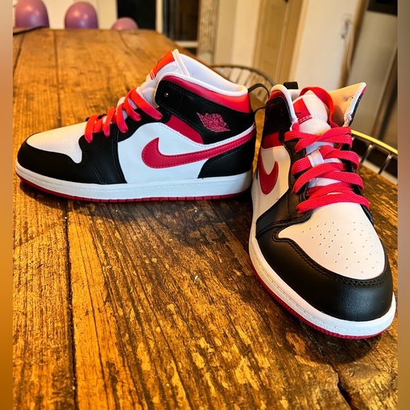Nike Air Jordan 1 mid PS “White/Very Berry “ Kids Sneakers size 3Y - Picture 3 of 10